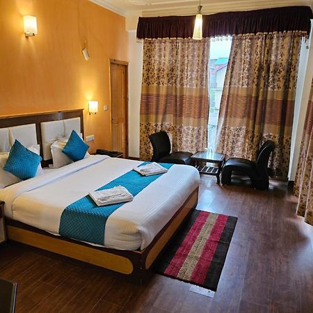 Hotel Aakash Regency Manāli Buitenkant foto