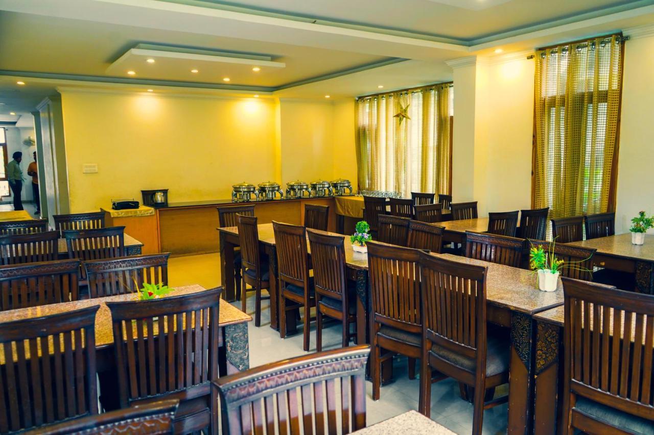 Hotel Aakash Regency Manāli Buitenkant foto