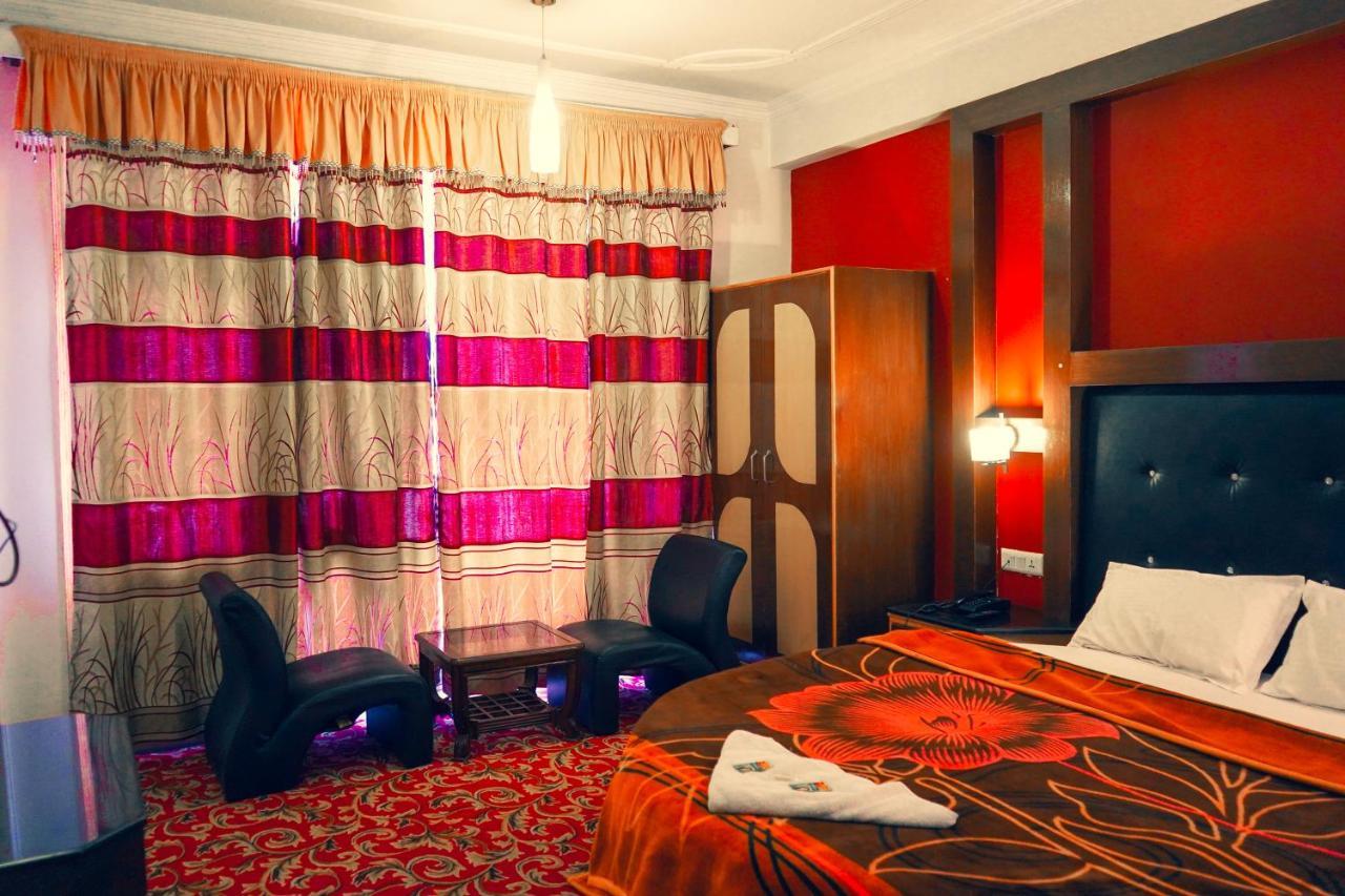 Hotel Aakash Regency Manāli Buitenkant foto