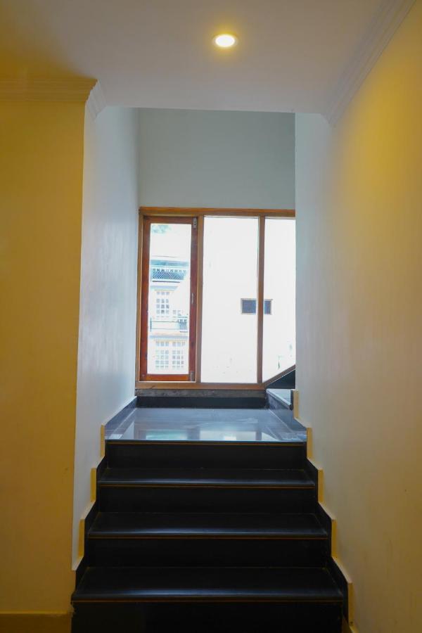 Hotel Aakash Regency Manāli Buitenkant foto