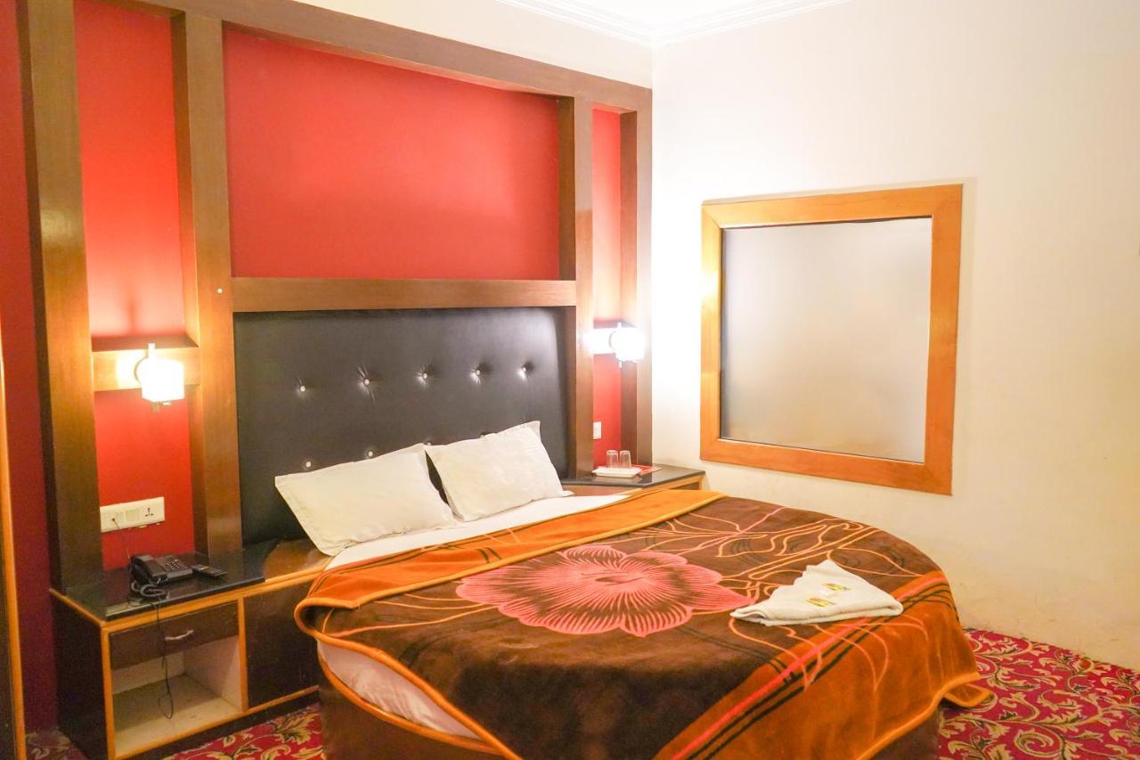 Hotel Aakash Regency Manāli Buitenkant foto
