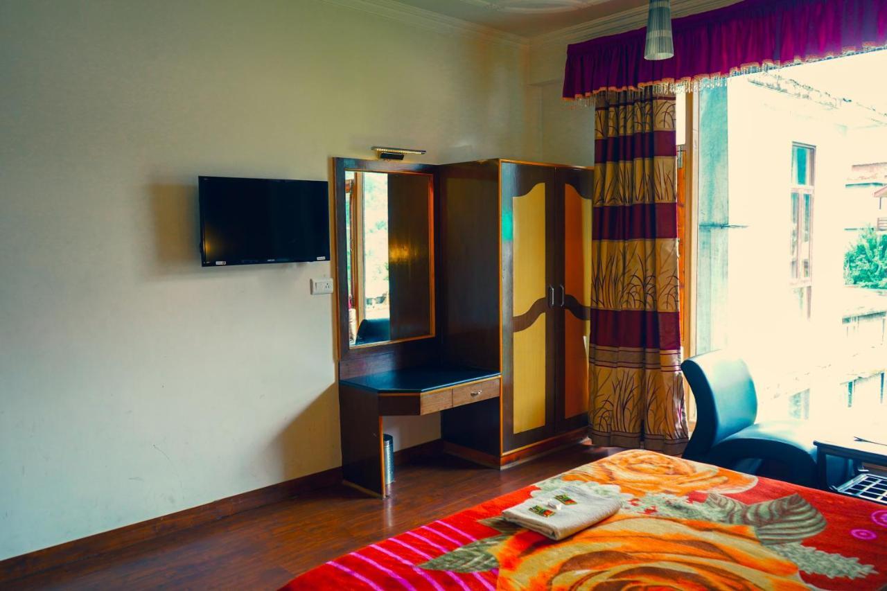 Hotel Aakash Regency Manāli Buitenkant foto