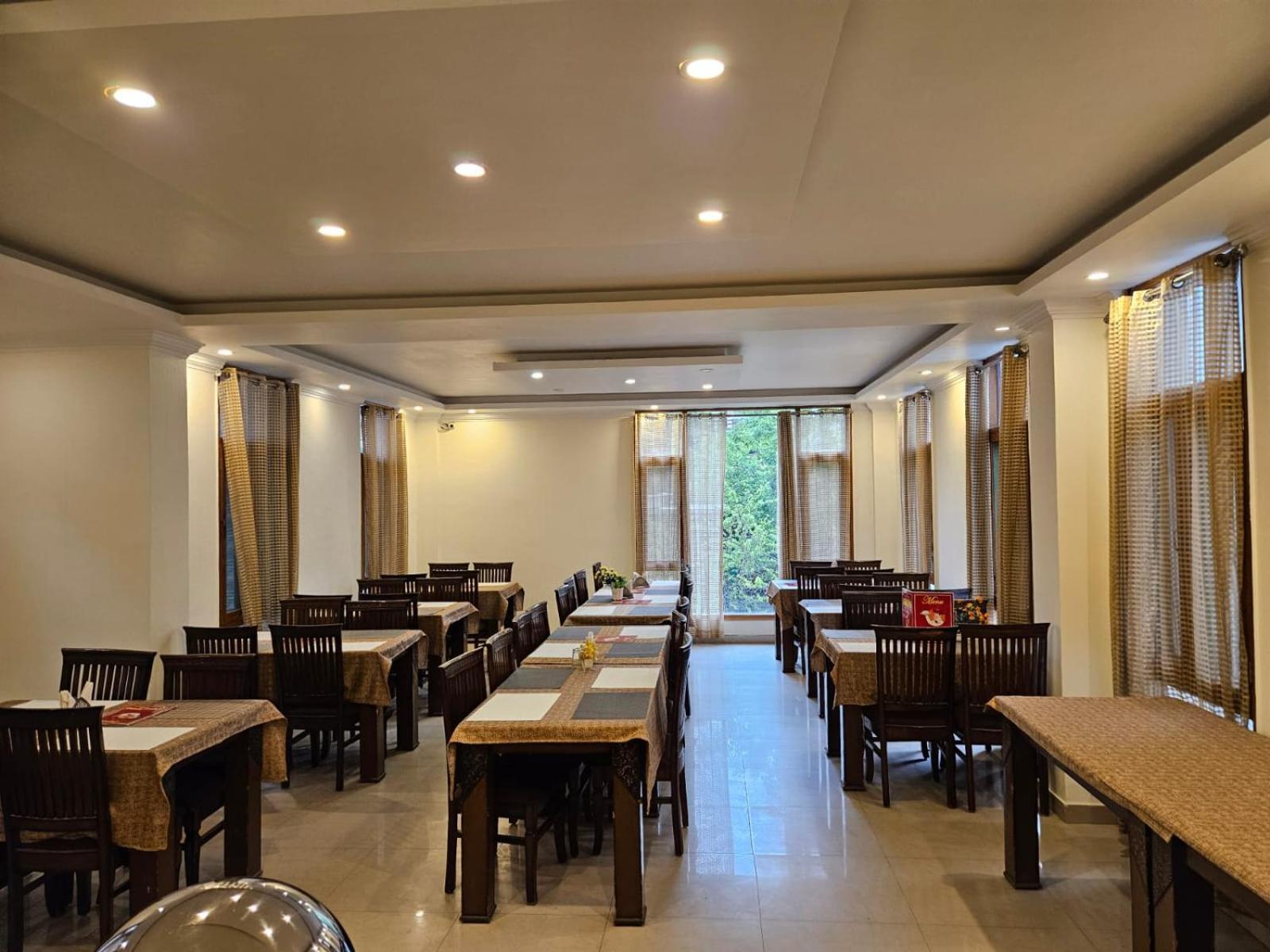 Hotel Aakash Regency Manāli Buitenkant foto