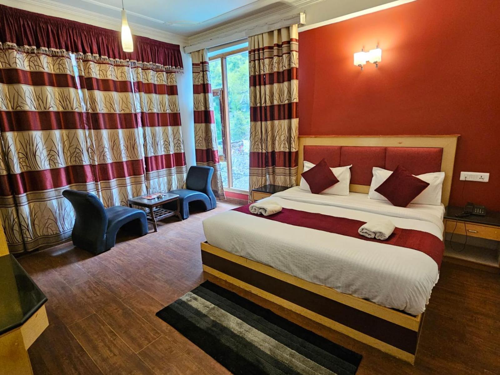 Hotel Aakash Regency Manāli Buitenkant foto